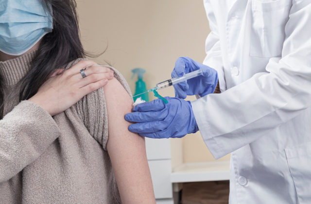 Slováci majú čoraz menší záujem o očkovanie proti COVID-19, môže za to zlepšujúca sa epidemická situácia
