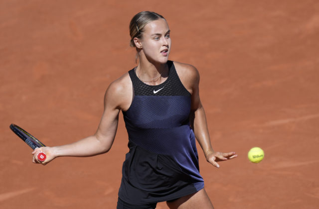 Schmiedlová vypadla v prvom kole dvojhry na Roland Garros, Mladenovicová jej uštedrila kanára