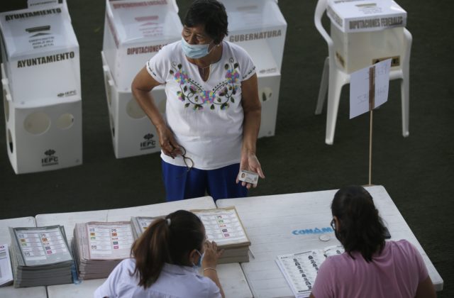 Mexičania volia členov dolnej komory Kongresu, takmer polovicu guvernérov a väčšinu starostov