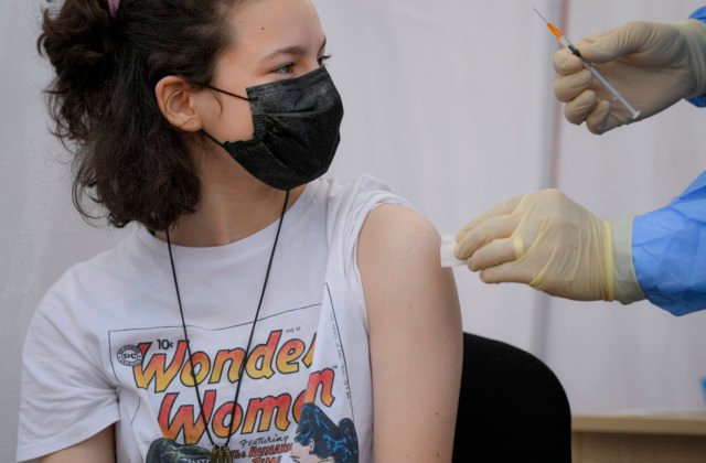 Bratislavský kraj pokračuje vo výjazdovom očkovaní. Droba prosí ľudí, aby viac neváhali