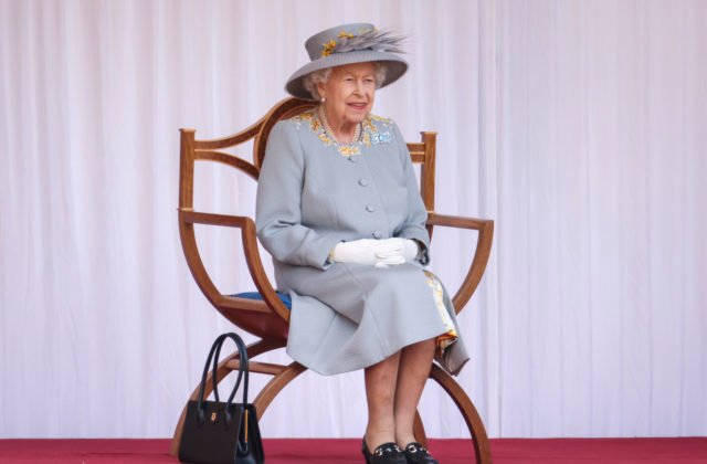 Britská kráľovná Alžbeta II. vyznamenala pri príležitosti svojich narodenín bojovníkov proti pandémii
