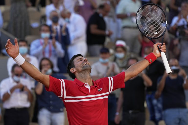 Djokovič si vybojoval svoj druhý titul na Roland Garros, proti Tsitsipasovi predviedol skvelý obrat