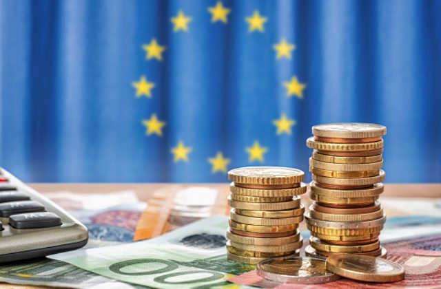 Opatrovatelia a sociálne služby sa dočkajú podpory z eurofondov, dostanú 55 miliónov eur