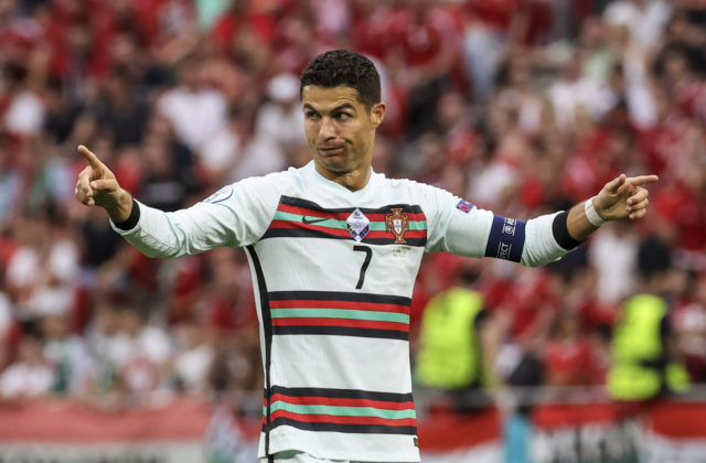Coca-Cola zaznamenala citeľný prepad akcií, môže za to Christiano Ronaldo (video)
