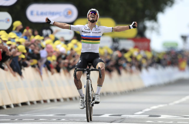 Tour de France 2021 (1. etapa): Alaphilippe vyhral a získal žltý dres, Sagan o triumf nebojoval (video+foto)