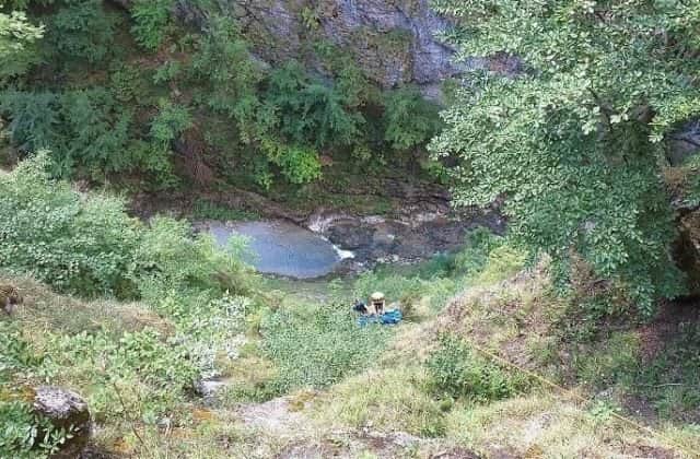 Mladé dievča tragicky zomrelo v Kvačianskej doline, spadlo do 80 metrov hlbokej rokliny