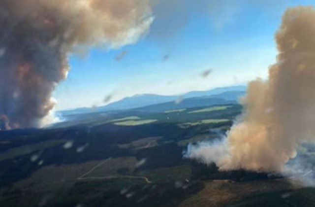 Kanadské mestečko zničil rozsiahly lesný požiar, množstvo ľudí prišlo o svoje domovy (video)