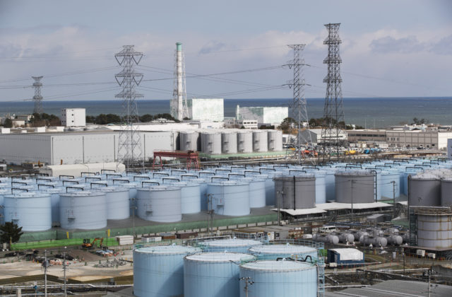 Rádioaktívnu vodu z Fukušimy chcú vypustiť do oceána, vybudujú podmorský tunel