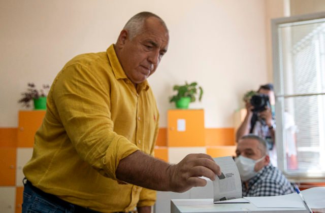 Bulhari majú predčasné parlamentné voľby, krajina je kritizovaná pre nedostatočný boj s korupciou
