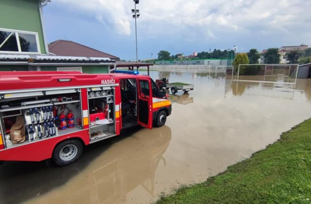 Intenzívne búrky zvýšili povodňovú aktivitu, najhoršia situácia je na východnom Slovensku