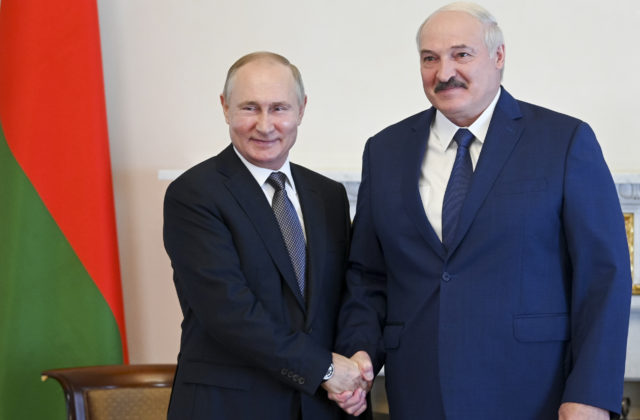 Lukašenko po stretnutí s Putinom vyjadril nádej, že Západ bude počúvať hlas rozumu