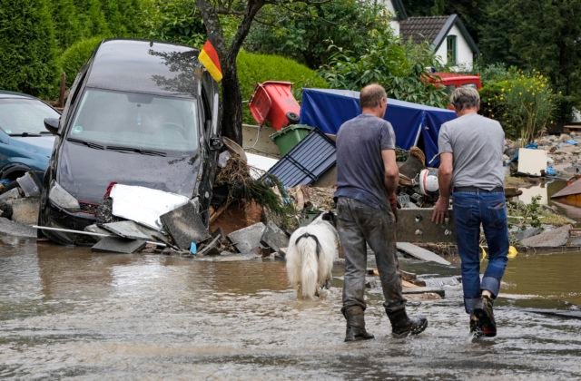 Smrtiace povodne v Nemecku si už vyžiadali 80 obetí, stovky ľudí zostávajú nezvestné (foto)