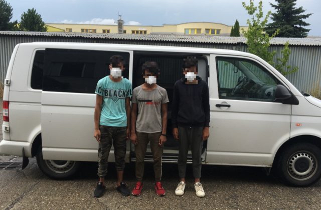 V moldavskom kamióne našli troch nelegálnych migrantov z Afganistanu
