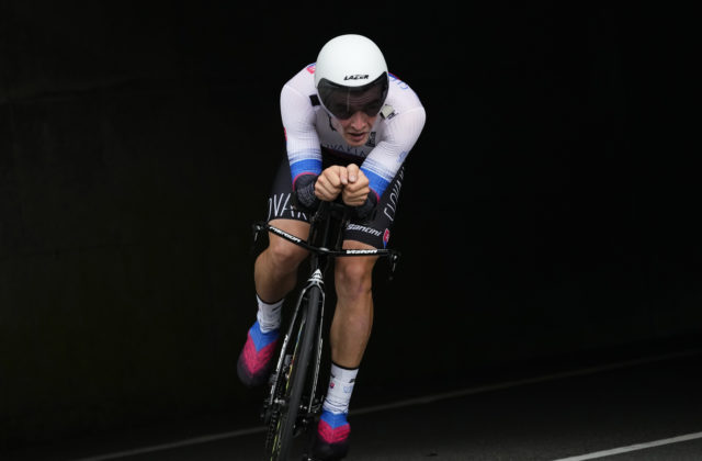 Cyklista Roglič suverénne ovládol časovku na olympiáde v Tokiu a získal zlato, Slovák Kubiš skončil predposledný