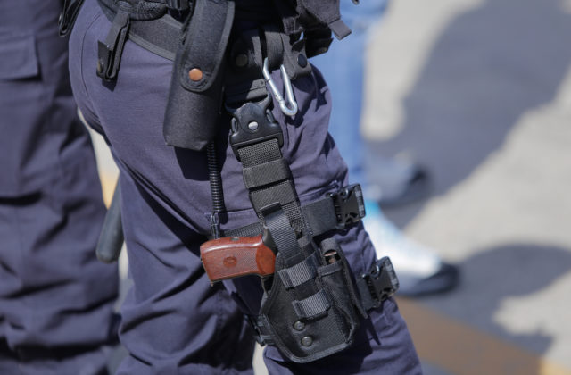 Po zákroku mestskej polície v Česku zomrel mladý muž, policajti použili slzotvorný prostriedok