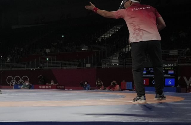 Letná olympiáda v Tokiu (zápasenie): Makojev hladko prehral s Najfonovom, ale ešte môže zaútočiť na bronz