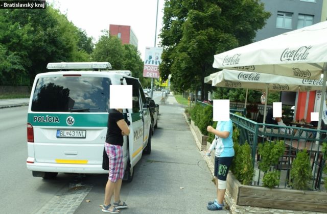 Auto zrazilo v Bratislave cyklistu, polícia pátra po svedkoch nehody (foto)