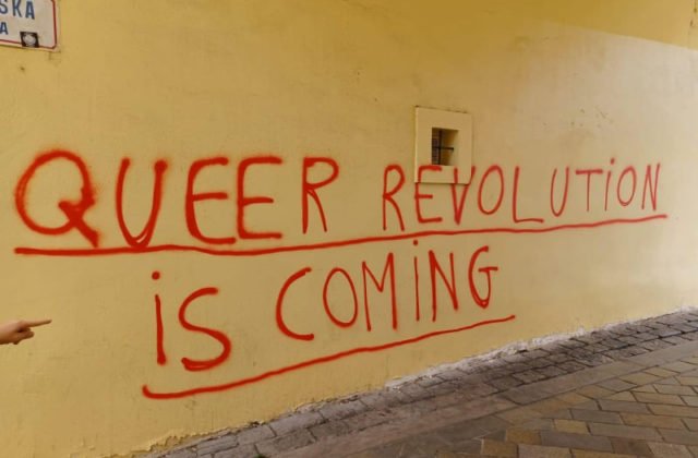 Kostoly v Bratislave padli za obeť vandalom, kultúrne pamiatky posprejovali heslami z LGBT agendy (foto)
