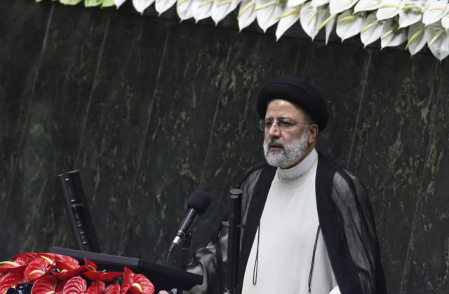 Konzervatívny klerik Ebráhím Raísí zložil prísahu a ujal sa funkcie prezidenta Iránu