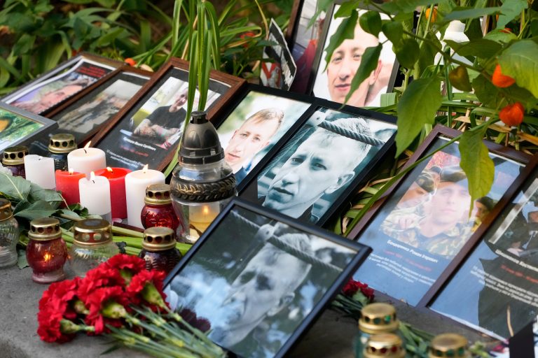 Partnerka zosnulého bieloruského aktivistu neverí v jeho samovraždu, Šyšov sa bál o ich bezpečnosť