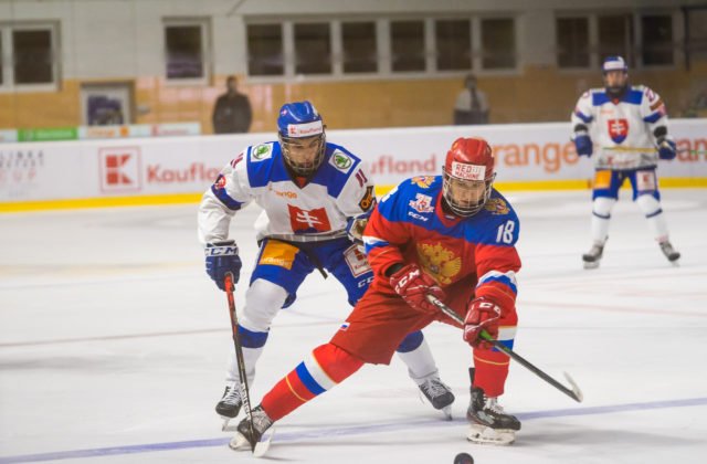 Mladí slovenskí hokejisti vysoko prehrali vo finále s Rusmi, na Hlinka Gretzky Cup však dosiahli historický úspech (video)