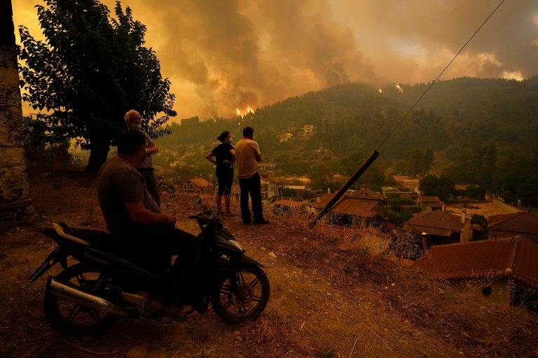 Ak ste v Grécku dostali SMS správu o potrebe evakuácie pre požiare, mali by ste tak urobiť čo najrýchlejšie