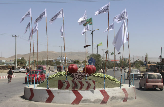 Taliban obsadil posledné veľké mesto v okolí Kábulu, povstalci získali Džalálábád bez boja