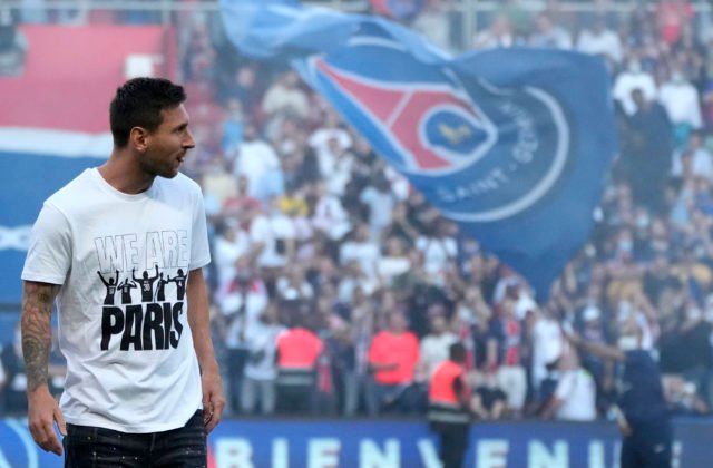 Messi si v Paríži užil búrlivé privítanie, na hviezdneho Mbappého fanúšikovia pískali (video)