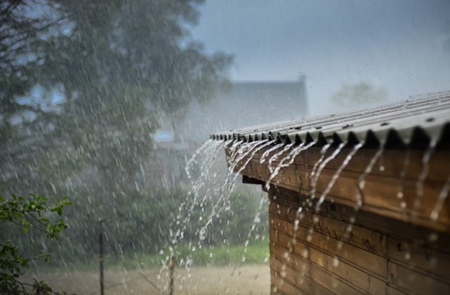 Meteorológovia varujú pred počasím, pre celé územie Slovenska platia výstrahy pred búrkami