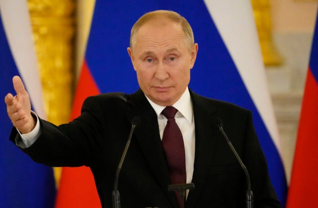 Putin hádže zodpovednosť za napätie na Ukrajine na Západ, požaduje právne záväzné garancie