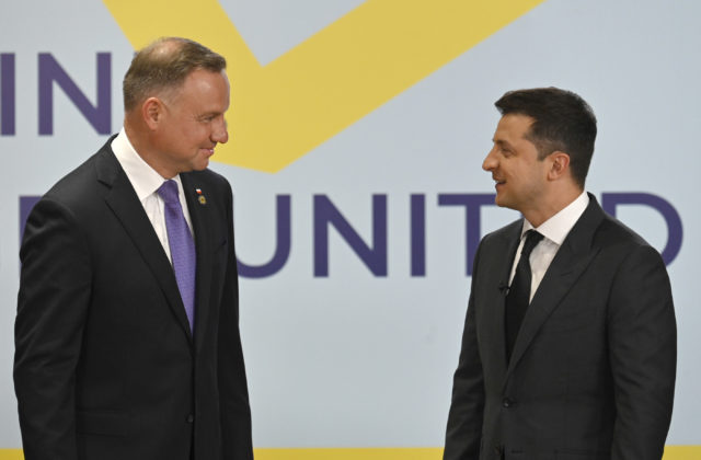 Zelenskij chce pre Ukrajinu získať späť za každú cenu Krym, Kremeľ hovorí o „protiruskom podujatí“