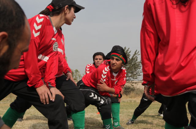 Afgánske futbalistky dosiahli dôležité víťazstvo, podarilo sa im odletieť z Kábulu do zahraničia