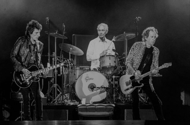 Legendárna skupina Rolling Stones prišla o bubeníka, Charlie Watts zomrel vo veku 80 rokov