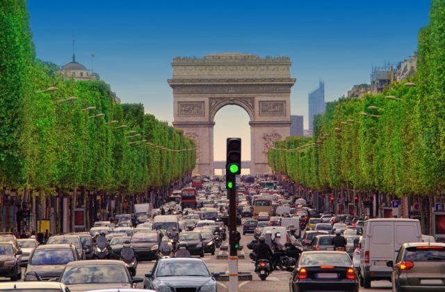 Francúzi bojujú proti zmene klímy, po novom je vo väčšine častí Paríža obmedzená rýchlosť áut
