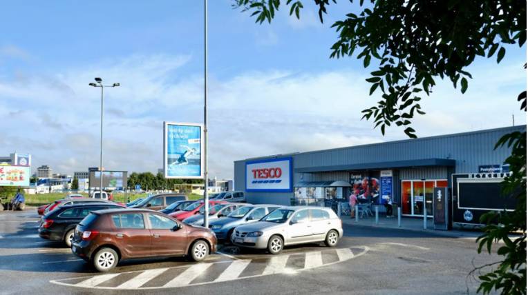Tesco na Slovensku pokračuje v investíciách, zmodernizovalo supermarket vo Vrábľoch