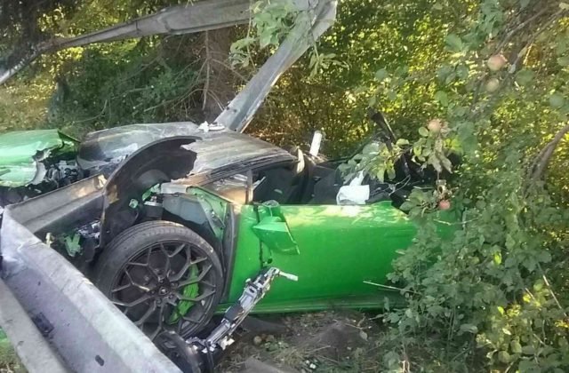 Pri vážnej havárii zahynul okresný predseda SaS, jeho Lamborghini sa zrazilo s Fabiou (foto)