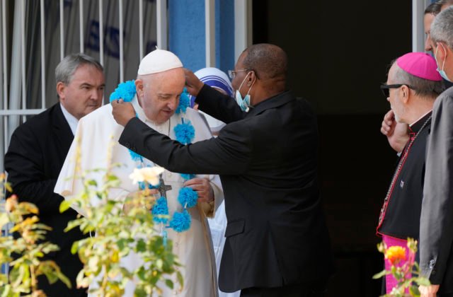 Pápež navštívil centrum Betlehem, kde pôsobia Misionárky lásky (foto)
