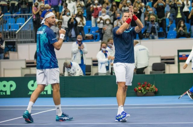 Slovenskí tenisti triumfovali v Davis Cupe nad Čiľanmi, Gombos vybojoval rozhodujúci bod