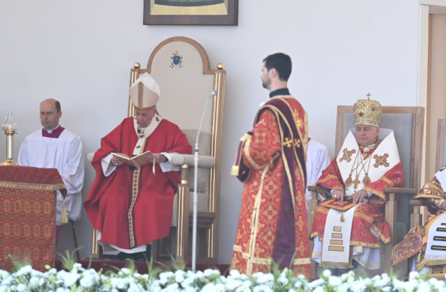 Pápež František prijal zrieknutie sa úradu vladyku Babjaka, menoval bratislavského eparchu Rusnáka