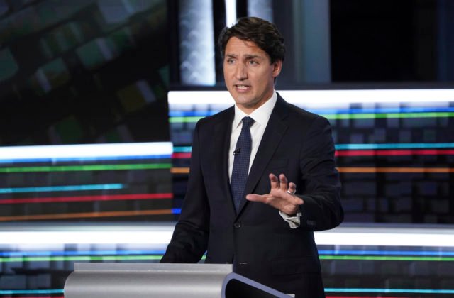 Parlamentné voľby v Kanade vyhrali liberáli premiéra Trudeaua, nezískali však väčšinu kresiel
