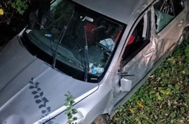 Opitý šofér bez vodičáku prišiel pri nehode o život, v aute viezol aj dvojročného syna