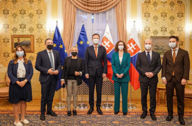 Po dvojdňovej návšteve Slovenska odchádza delegácia europoslancov, je „opatrne“ optimistická
