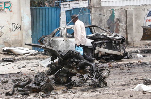 Blízko prezidentského paláca v Mogadiše explodovalo auto naložené výbušninami, najmenej osem ľudí zahynulo