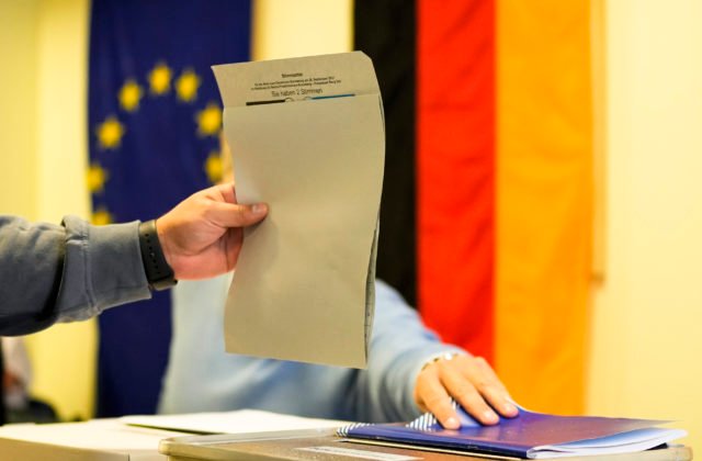 Nemci si volia nástupcu Merkelovej, pozornosť sa sústreďuje na troch kandidátov