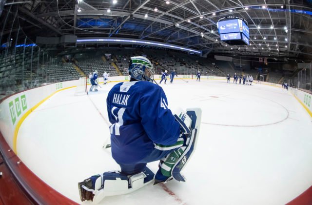 Jaroslav Halák sa teší na novú sezónu NHL, v drese Vancouveru začne ako dvojka