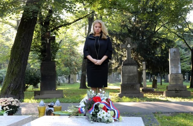 Čaputová si uctila pamiatku exprezidenta Michala Kováča, ocenila ho ako štátnika (foto)