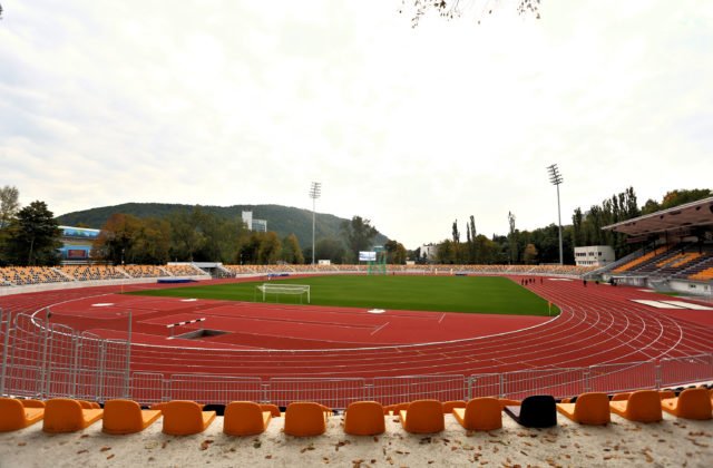 Zrekonštruovaný štadión VŠC Dukla je už otvorený. Hostiť môže aj medzinárodné podujatia (foto)