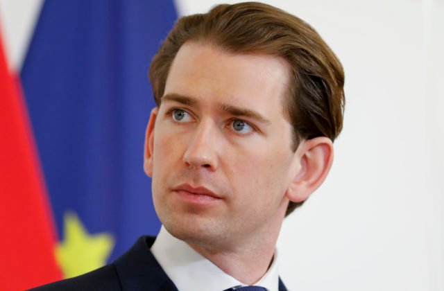 Rakúsky kancelár Kurz chce odstúpiť, vyšetrujú ho pre úplatky a porušenie dôvery