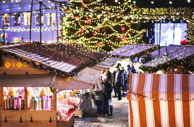 Banská Bystrica bude už druhý rok bez vianočných trhov, mesto chce atmosféru navodiť aspoň výzdobou