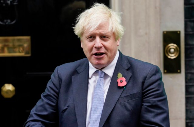 Premiér Johnson pohrozil Európskej únii v súvislosti so severoírskym protokolom